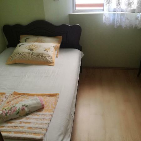 Guest House Nino Batumi Exterior foto