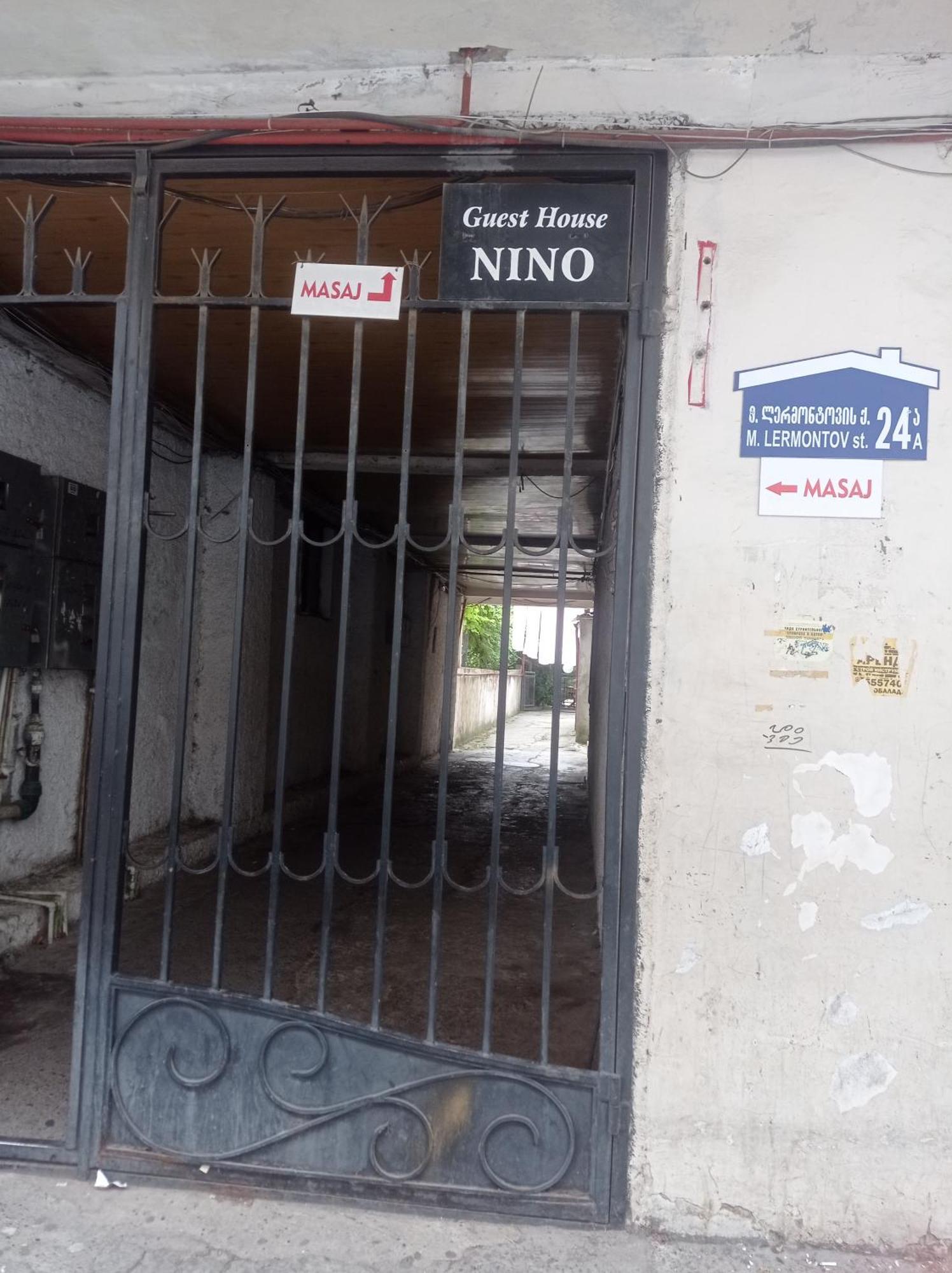 Guest House Nino Batumi Exterior foto
