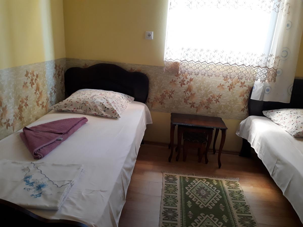 Guest House Nino Batumi Exterior foto