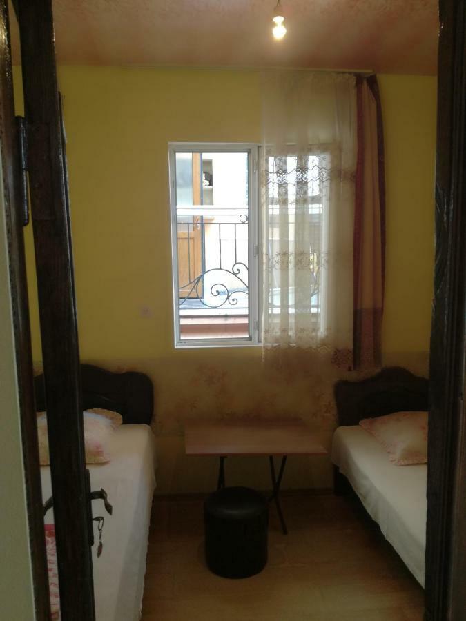 Guest House Nino Batumi Exterior foto