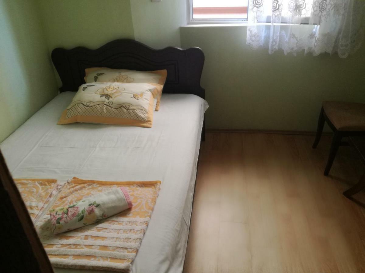 Guest House Nino Batumi Exterior foto